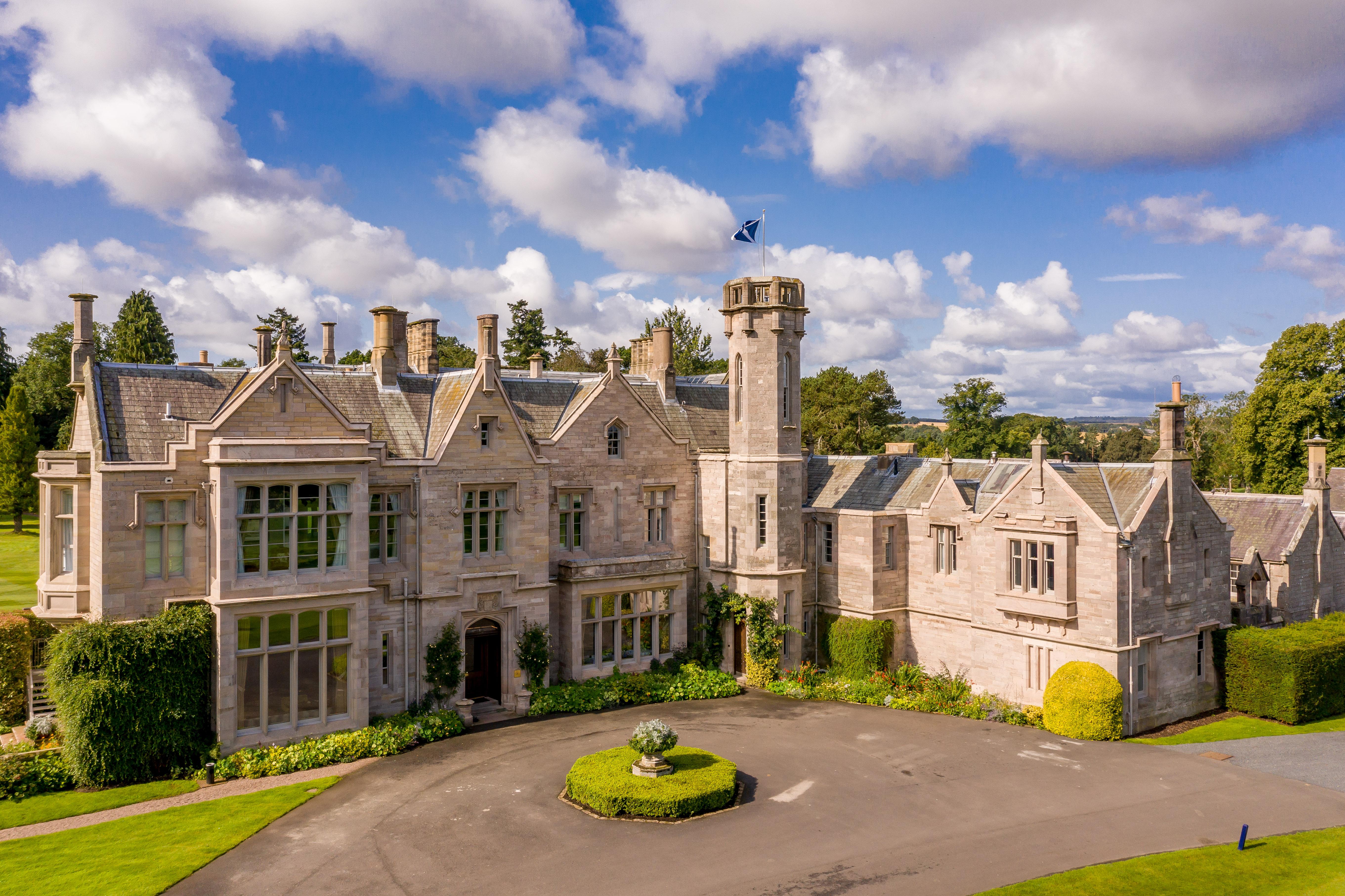 Schloss Roxburghe, Part Of Destination By Hyatt エクステリア 写真 The main entrance to the school