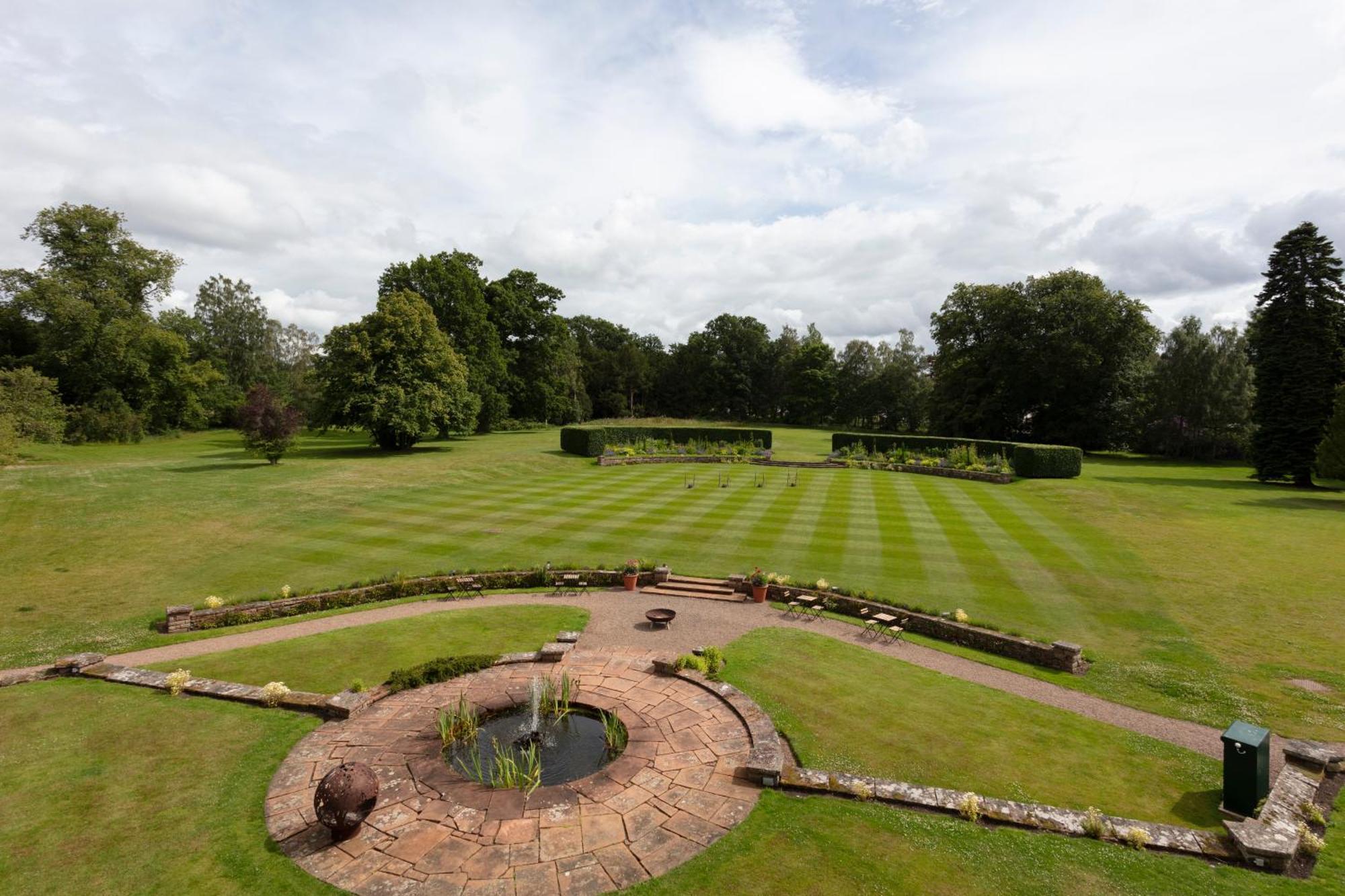 Schloss Roxburghe, Part Of Destination By Hyatt エクステリア 写真 The gardens at the centre