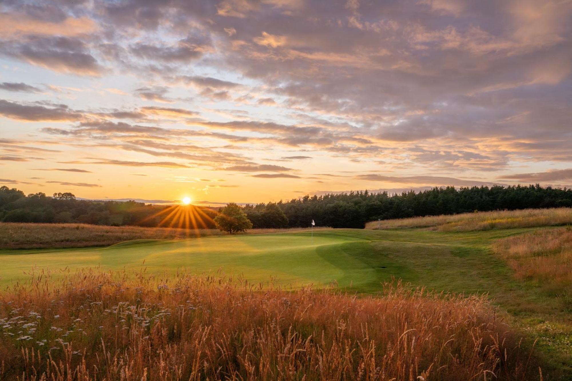 Schloss Roxburghe, Part Of Destination By Hyatt エクステリア 写真 Sunset over the fields of the town