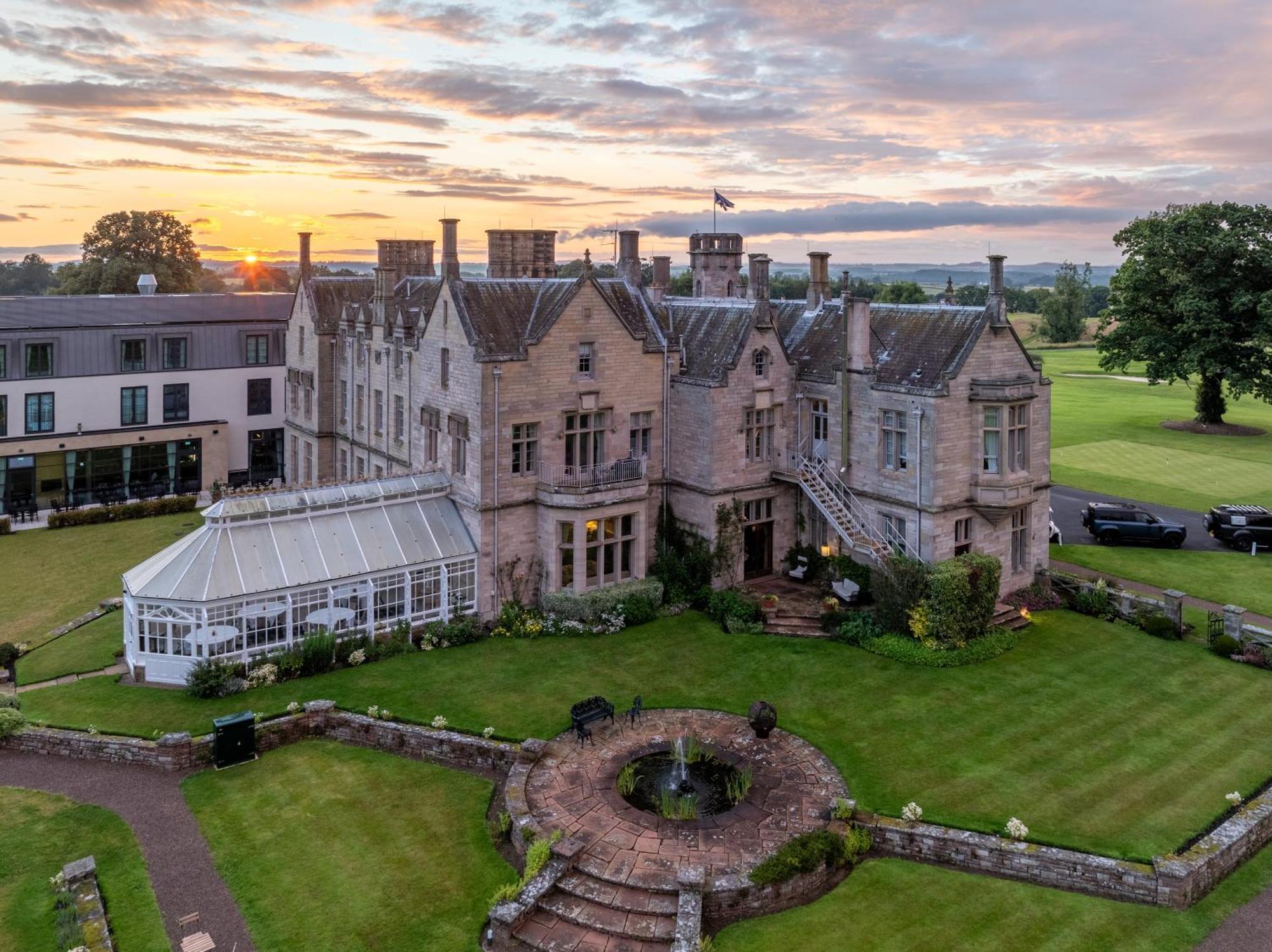 Schloss Roxburghe, Part Of Destination By Hyatt エクステリア 写真 The hotel at sunset