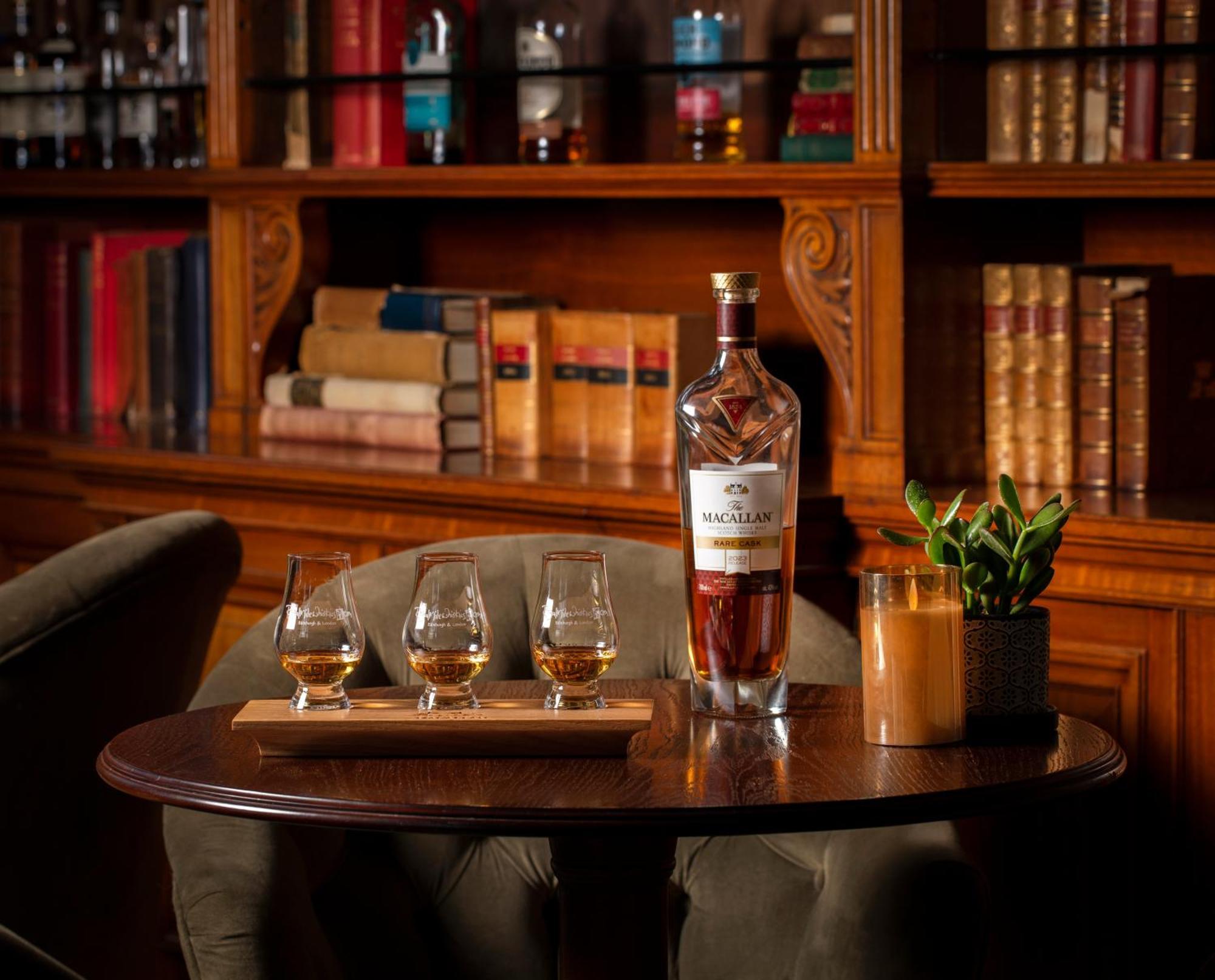 Schloss Roxburghe, Part Of Destination By Hyatt エクステリア 写真 A bottle of Macallan 40 Year Old