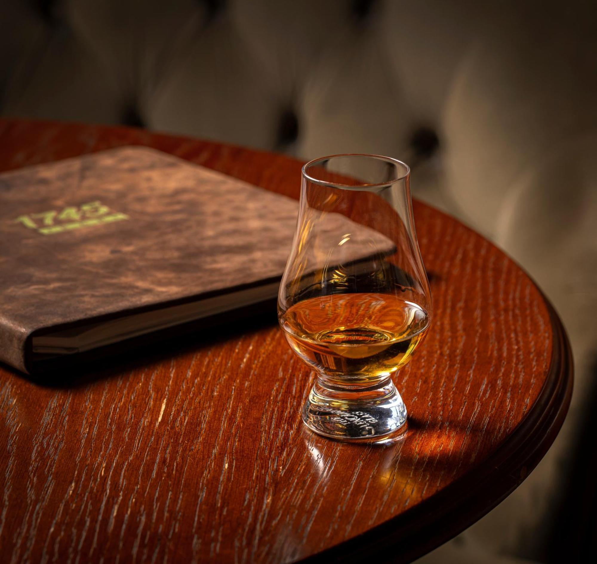 Schloss Roxburghe, Part Of Destination By Hyatt エクステリア 写真 A dram of single malt Scotch whisky